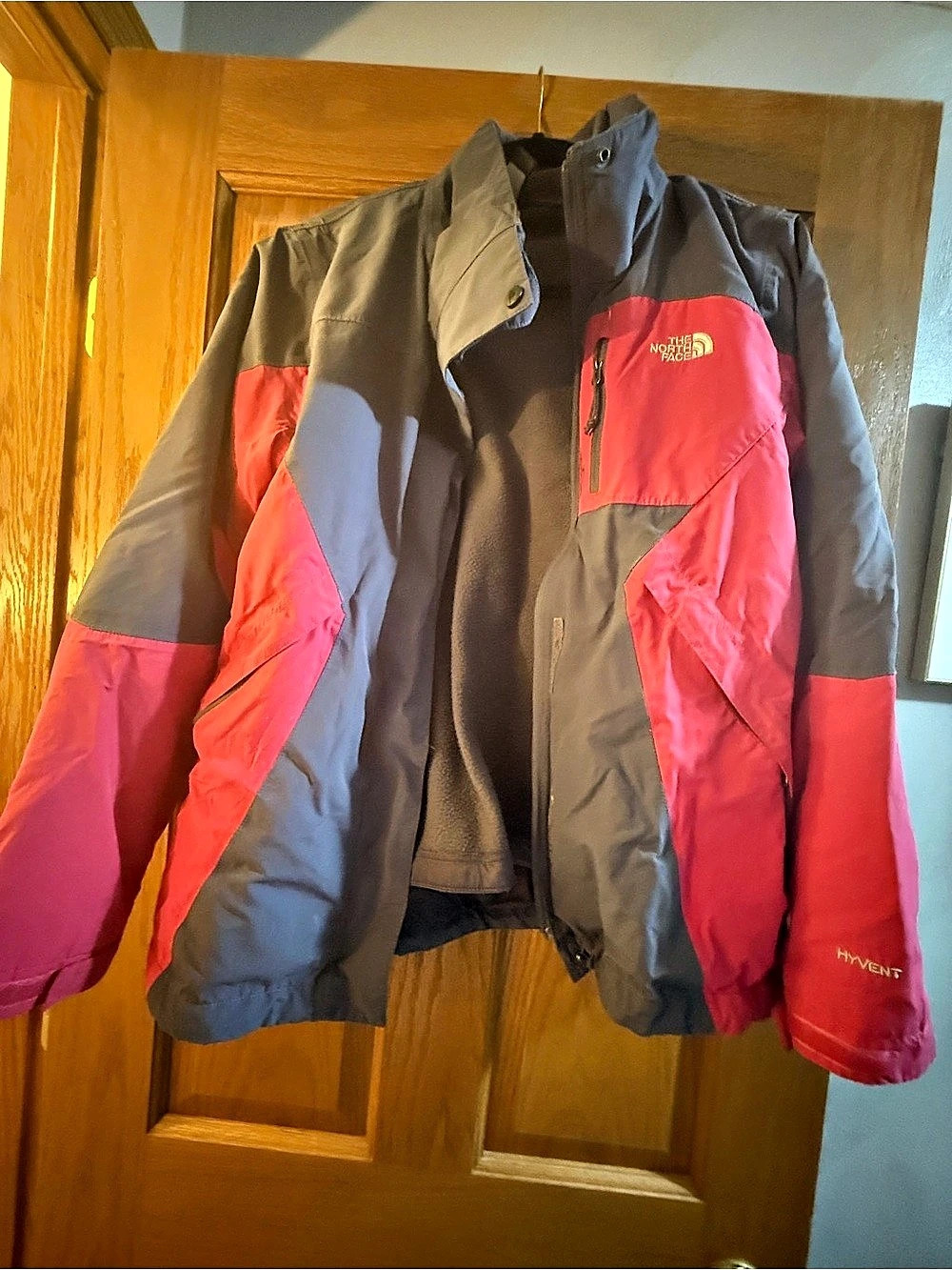 The North Face HyVent Colorblock Fleece-Lined Jacket Gray & Pink Medium